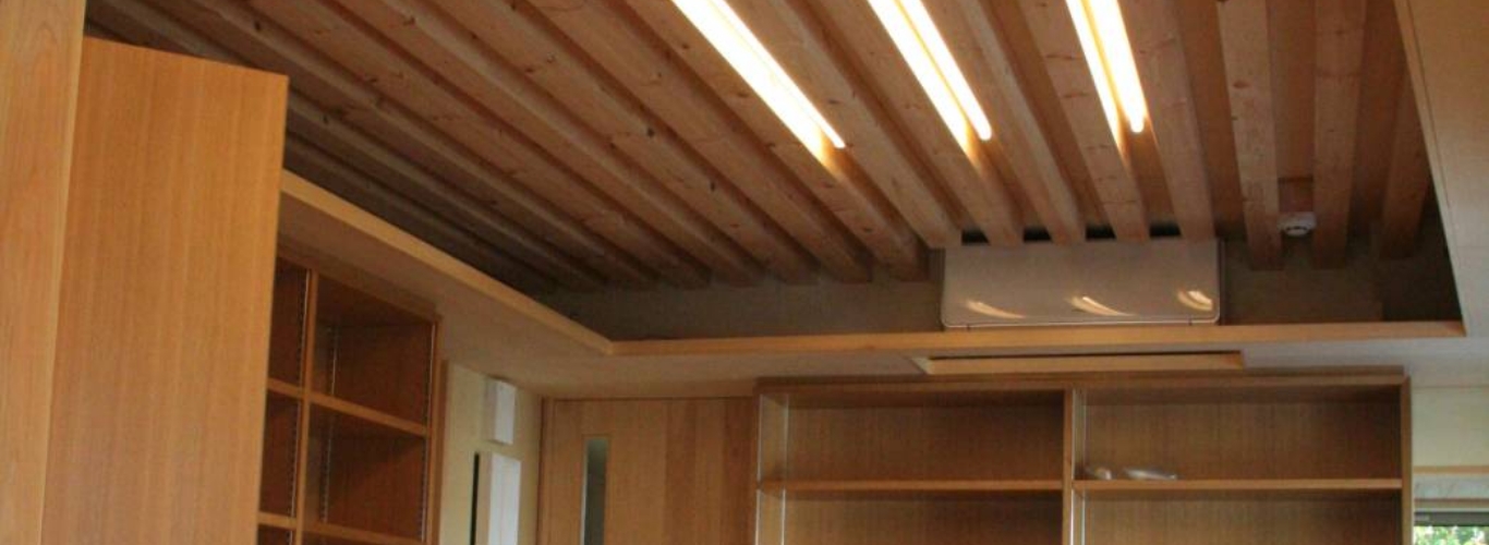 建設中の木造建築物の内装